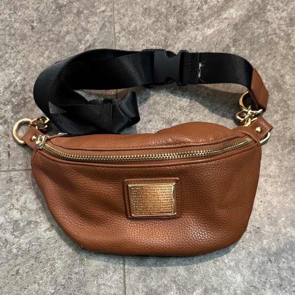 Steve Madden Handbags - Steve Madden Brown Gold Crossbody Fanny Pack Bag